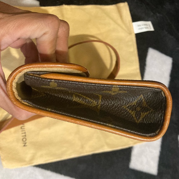💯% Authentic Louis Vuitton belt bag - Picture 12 of 13